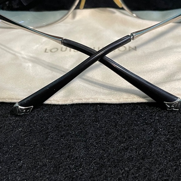 Louis Vuitton Aviator Sunglasses - Picture 10 of 12